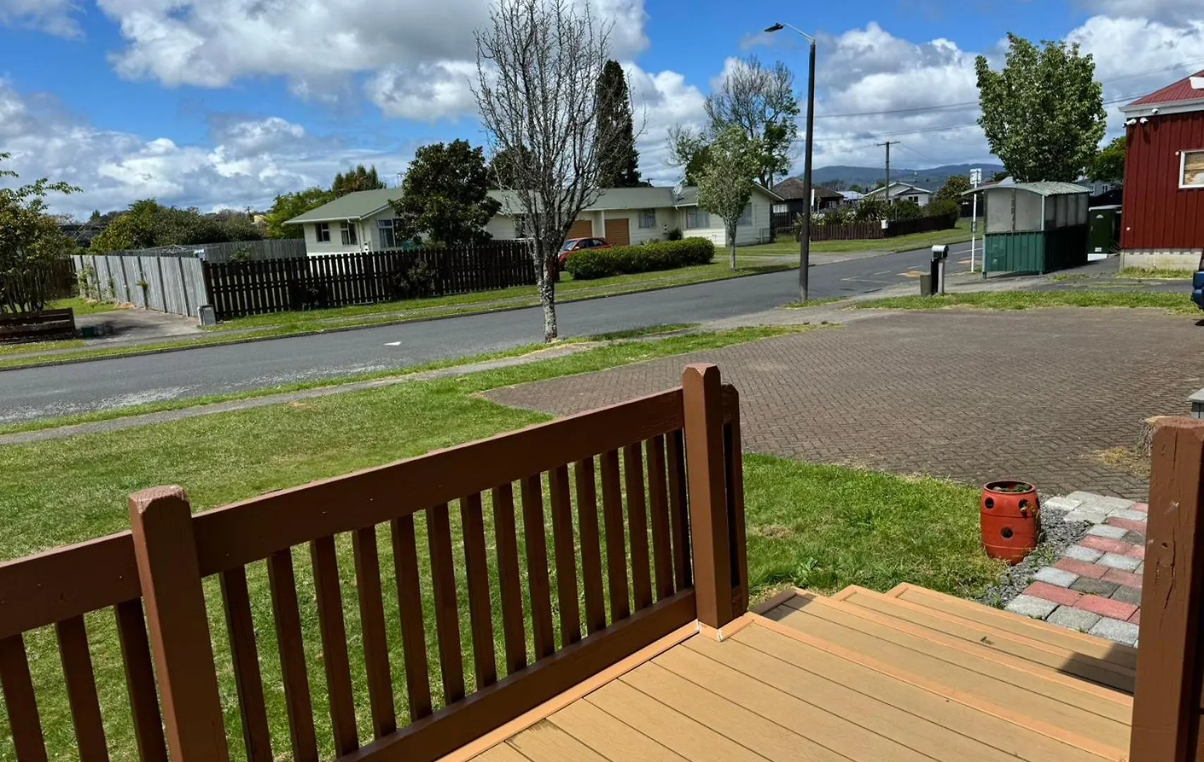 4 Beds Including 2 Double Beds, 1 Single Bed, And 1 Double Sofa Bed In A Small 1 Bedroom And 1 Lounge Studio No Kitchen Only Fridge, Microwave Rotorua New Zealand